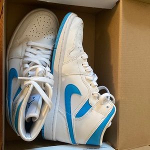Like new women’s air Jordan 1 mid